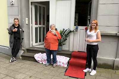 Auf'n Kaffee am Fenster